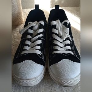 Skechers - Roadies - Black 8.5 Womans